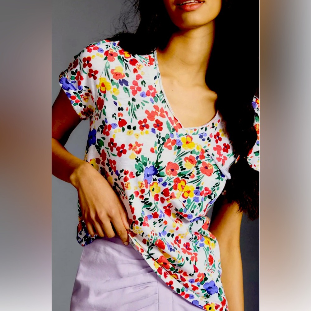 Anthropologie T.La Floral Printed Multicolor V-Neck Tee, Size M
